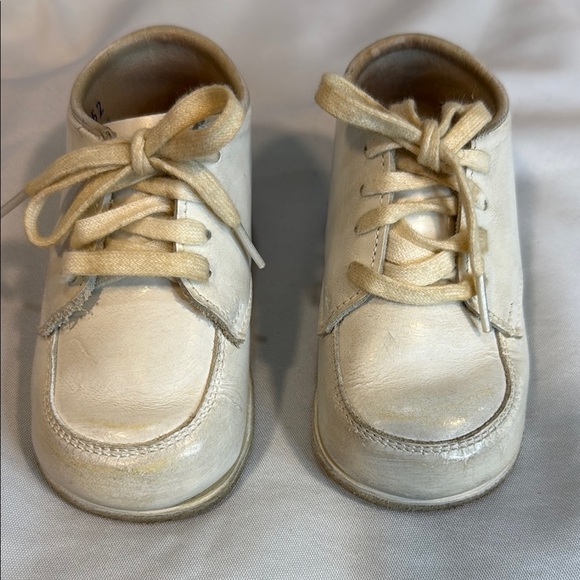 Vintage Stride Rite Baby Hard Bottom White Walking Shoes Baby Size 3 E - Picture 1 of 9